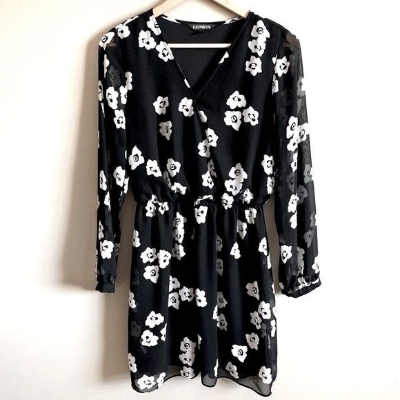 Express Tops - 𝅺Express Floral Tunic